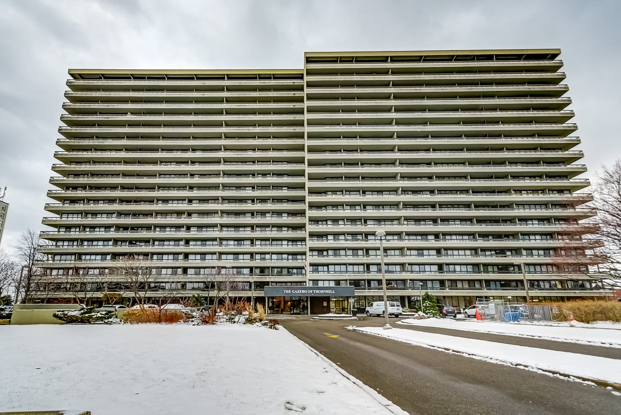 8111 Yonge St Ph3