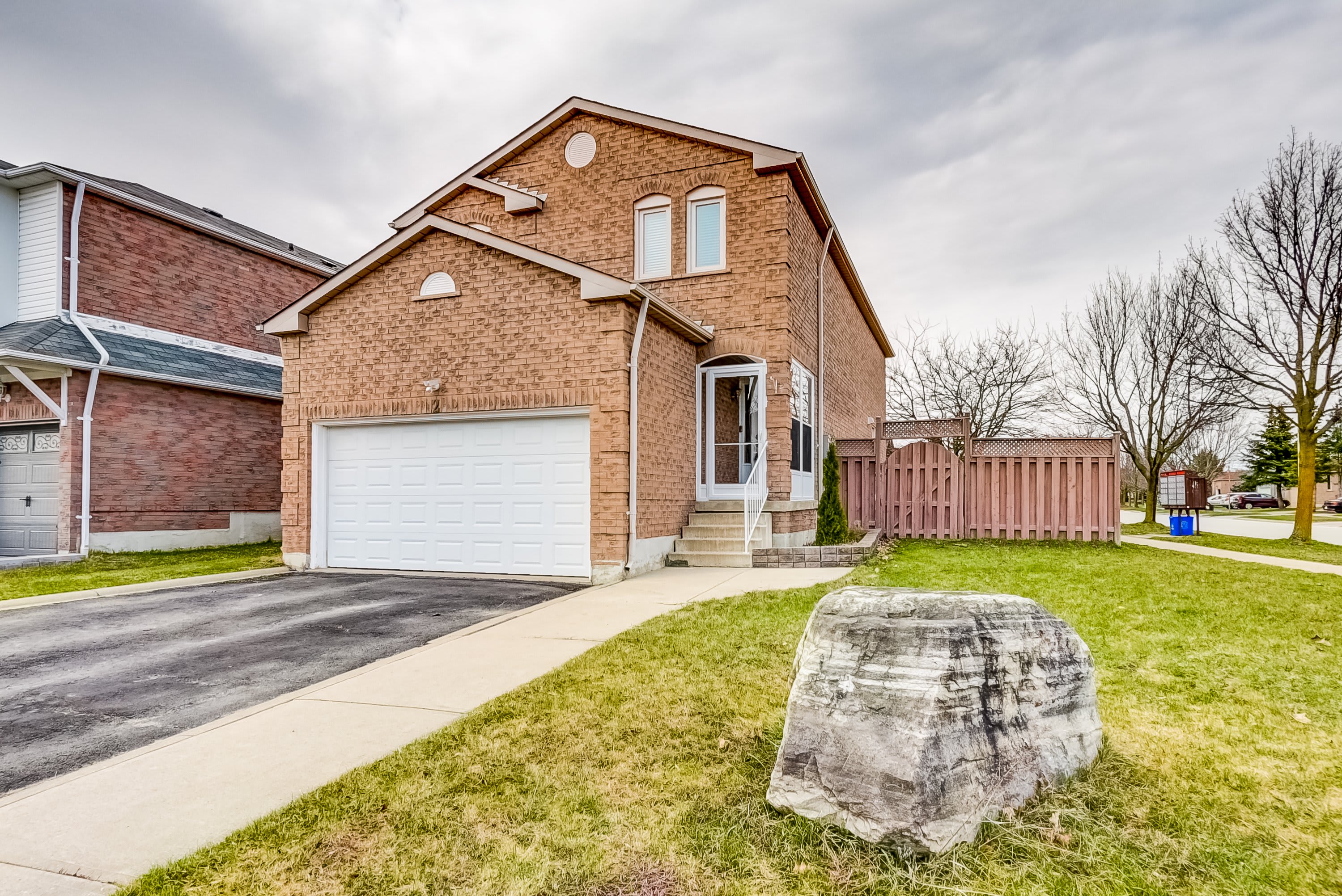 2 Cedarhurst Dr, Richmond Hill