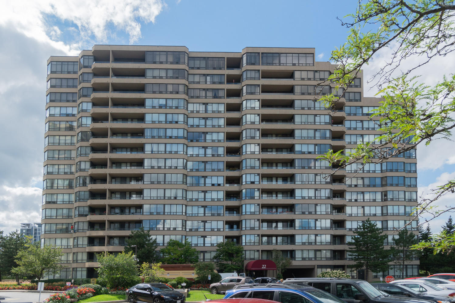 22 Clarissa Drive, Unit 1213, Richmond Hill