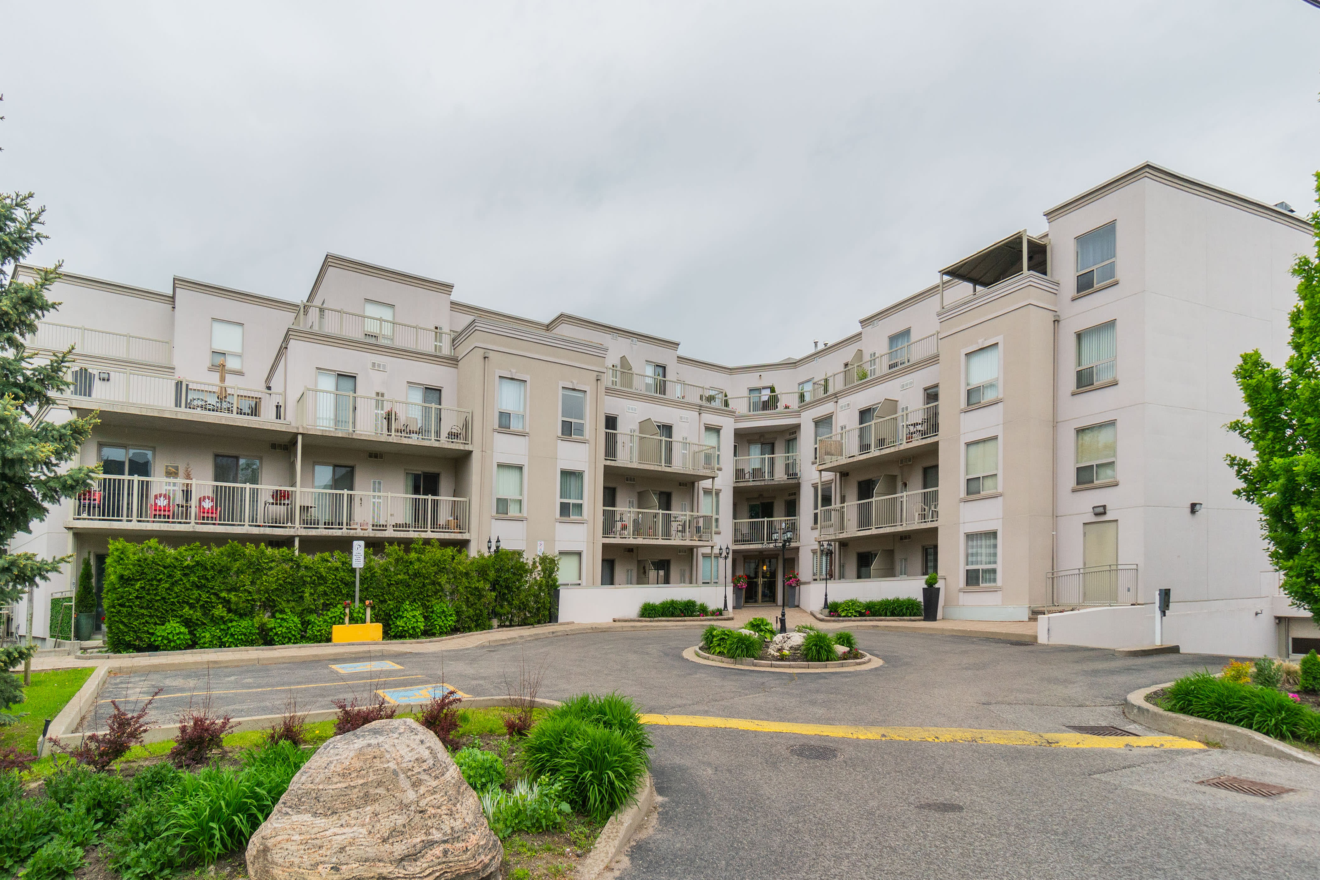 250 Pine Grove Road Unit 111, Vaughan