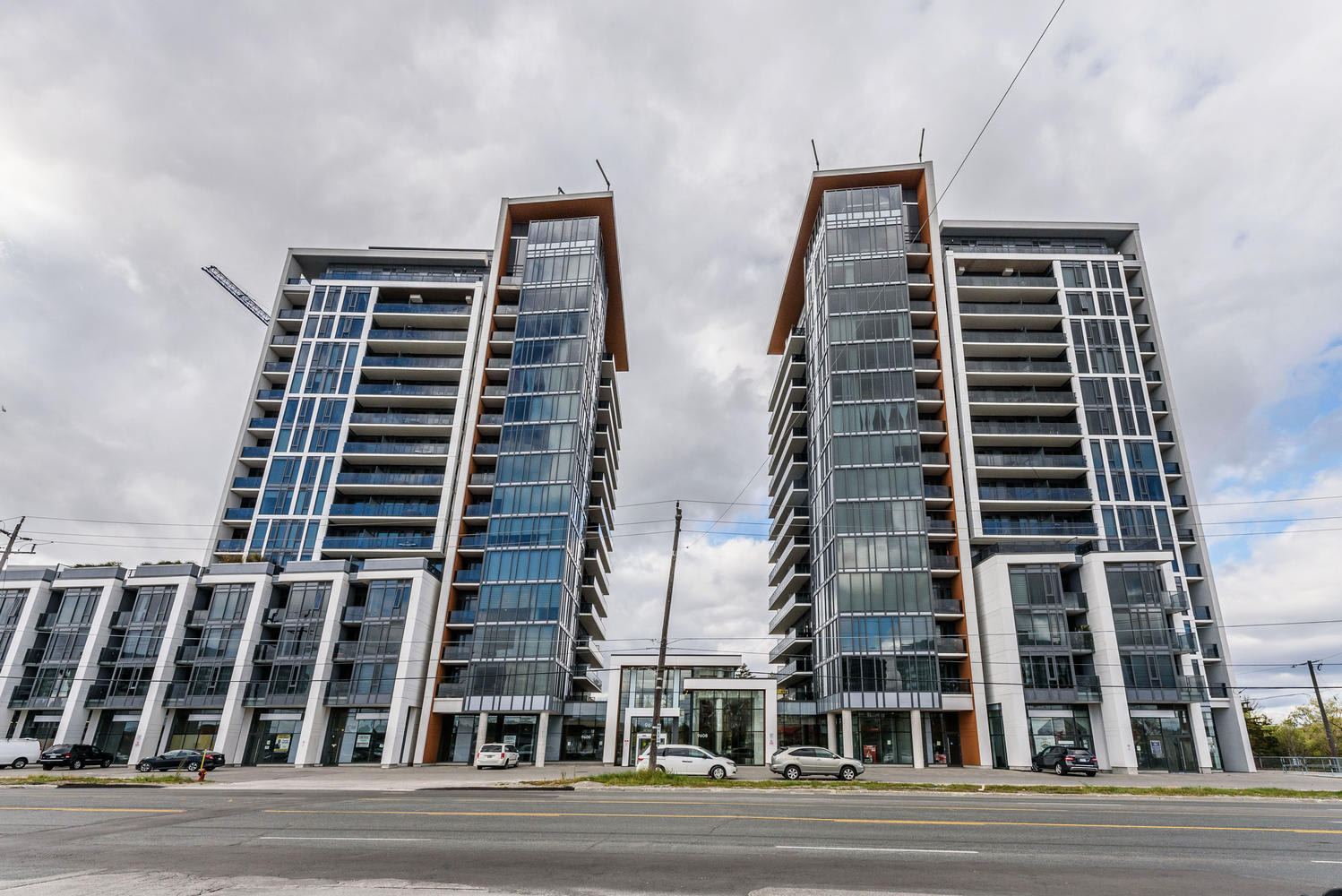 9600 Yonge St