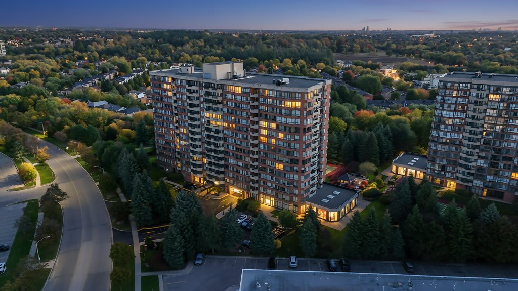 33 Weldrick Road E, Suite 1407 Richmond Hill