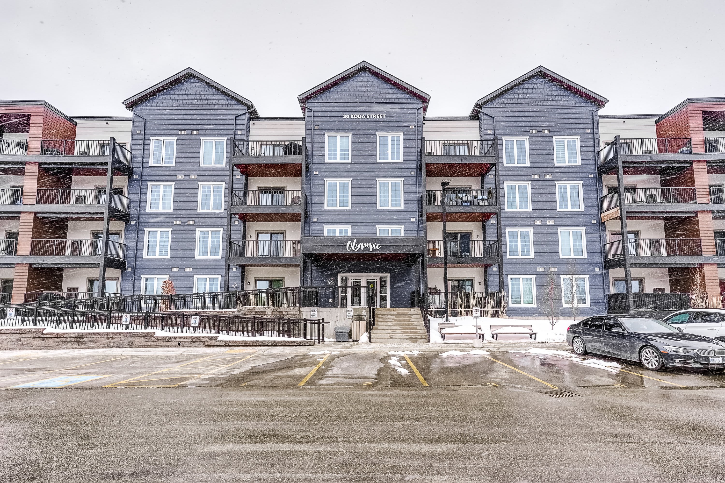 407-20 Koda St, Barrie
