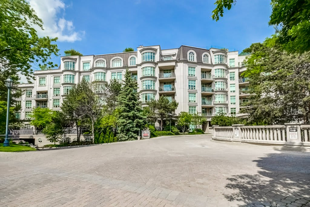 7071 Bayview Ave Patio 8
