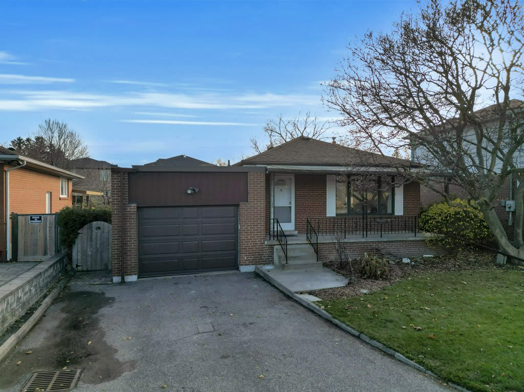 81 Clark Avenue, Thornhill