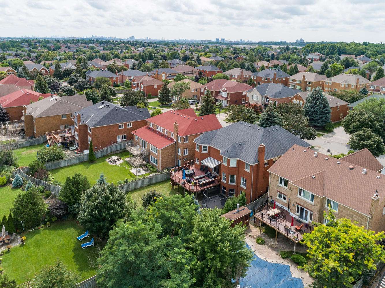 Overview photo of the Bayview Hill Neighbourhood 